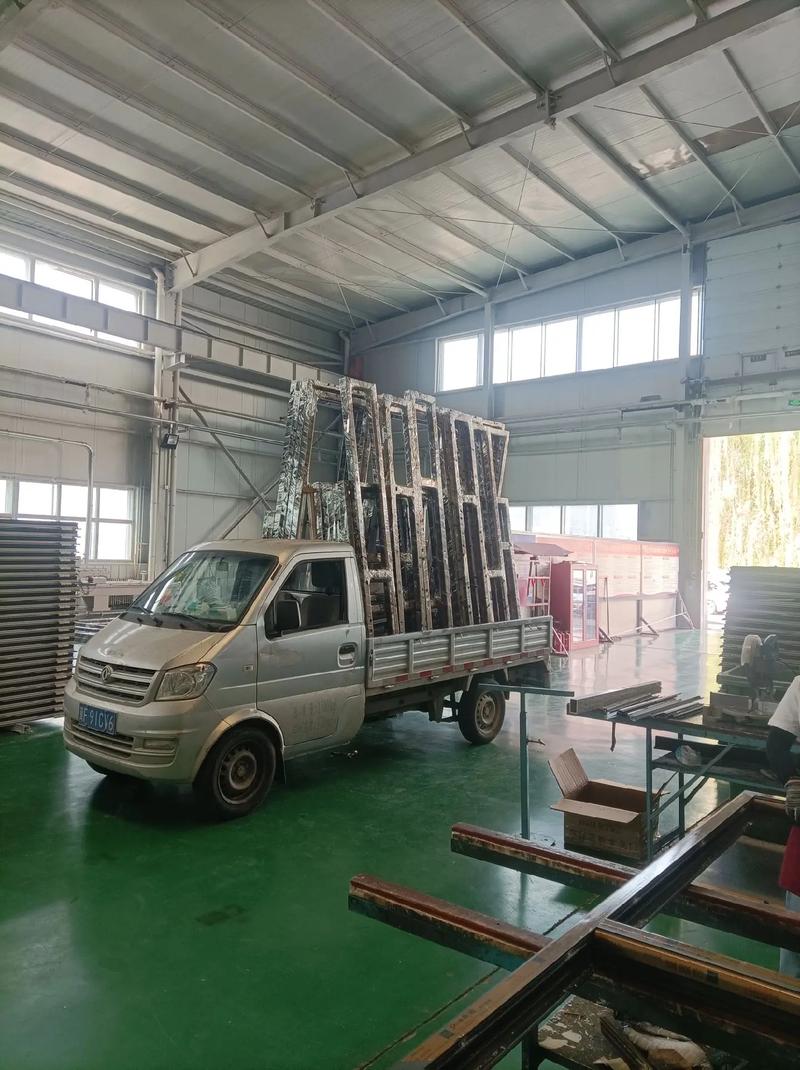 铝塑门窗专业工厂.我们一直在努力